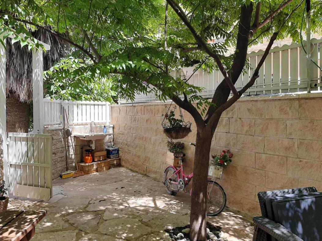 Garden Apartments. Mas'ada Bagian luar foto